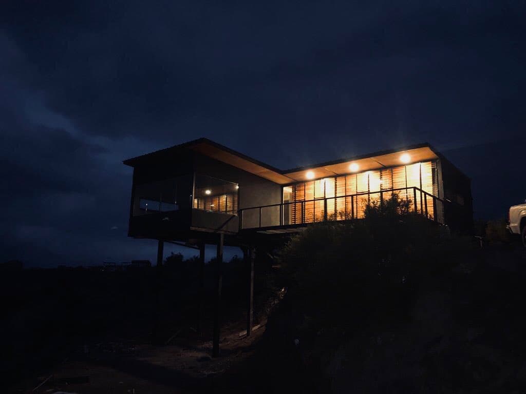 Cabaña de En Lo Alto al atardecer